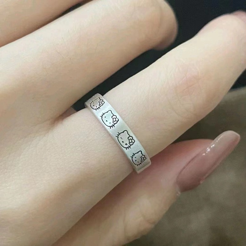 Cincin Ukir Wajah Hello Kitty Perak – Perhiasan Imut Klasik yang Menggemaskan