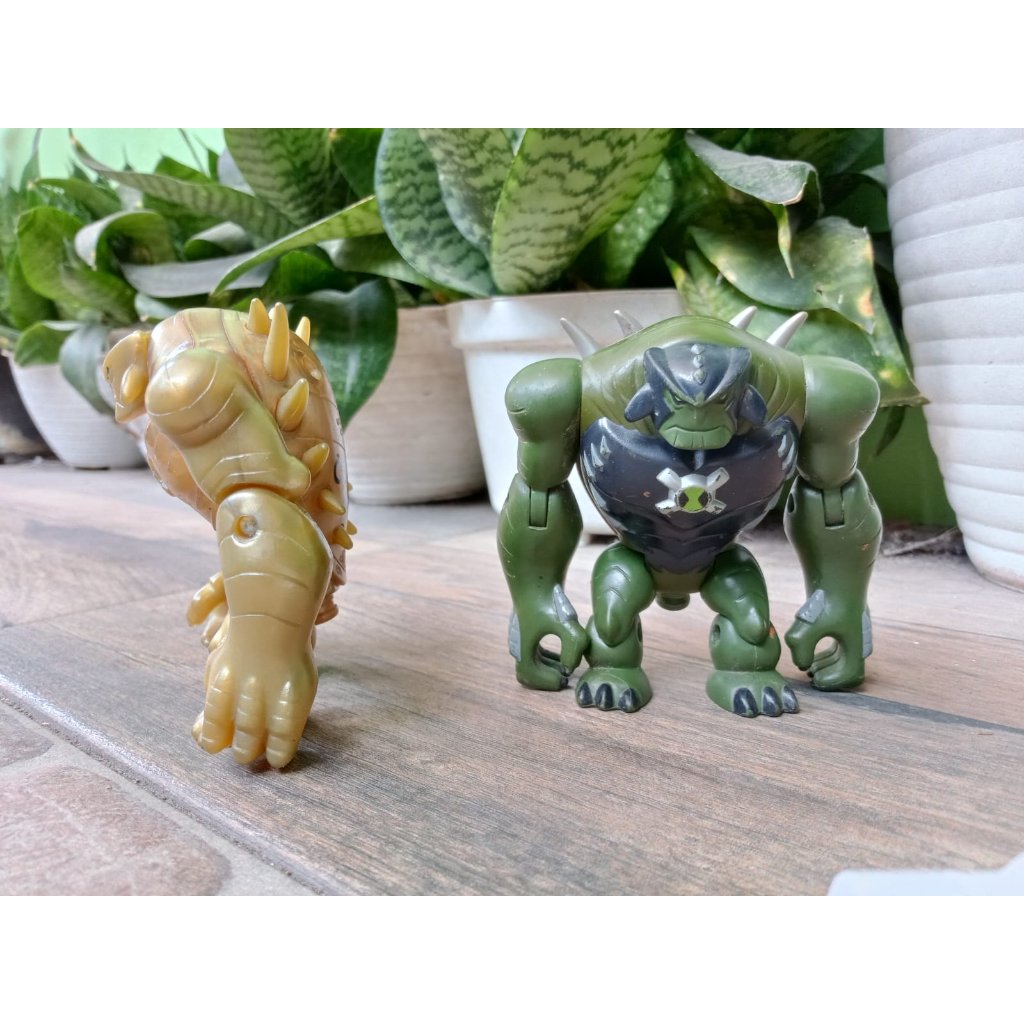 Action Figure Ben 10 Humungousaur Junk Ekor Original Cartoon Network Bandai