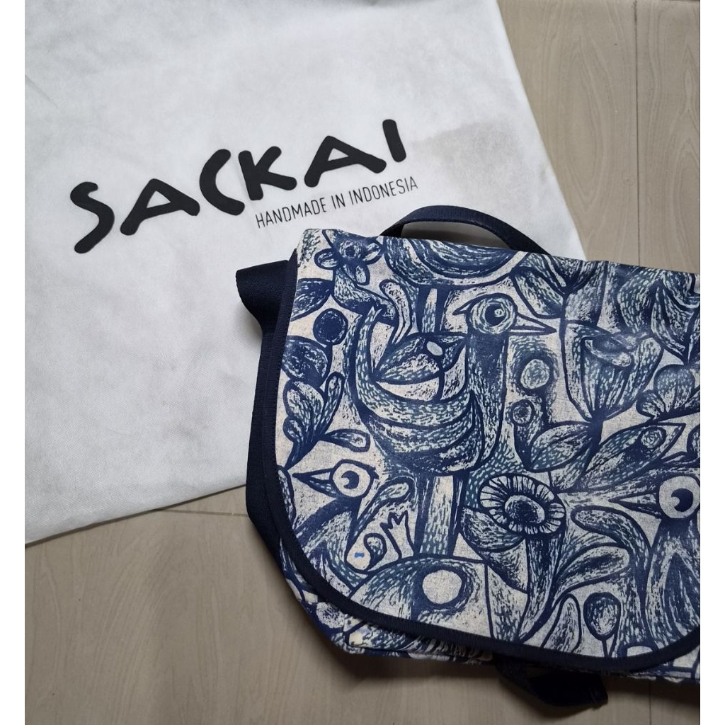 PRELOVED Sackai Messenger Bag "The Anatomy of Rhythm" | Tas Selempang & Bahu Pria