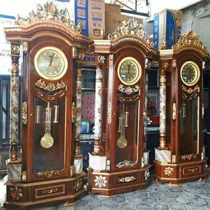 Jam Berdiri Kayu Jati Motif Ukir Mawar