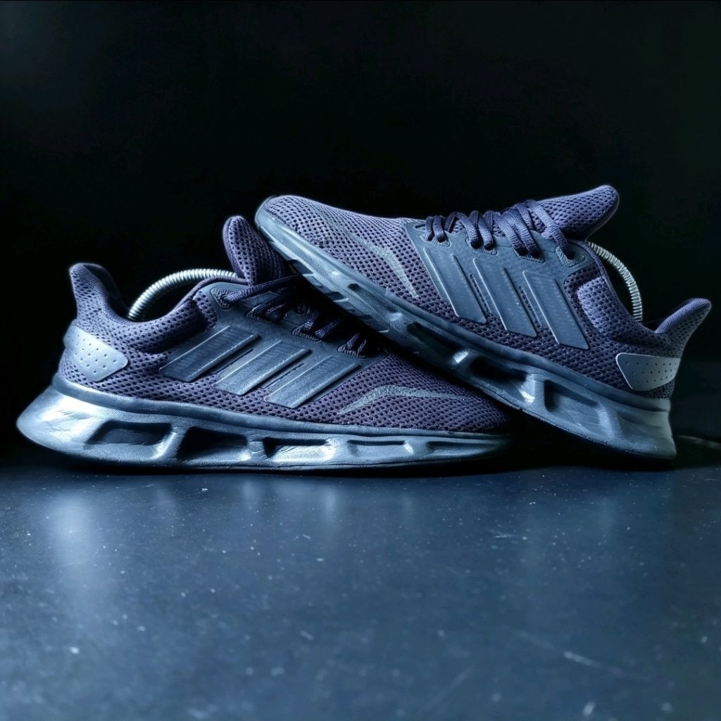 Sepatu Full Black Adidas Showtheway | size 44/280 | Olahraga, Running | Second Original