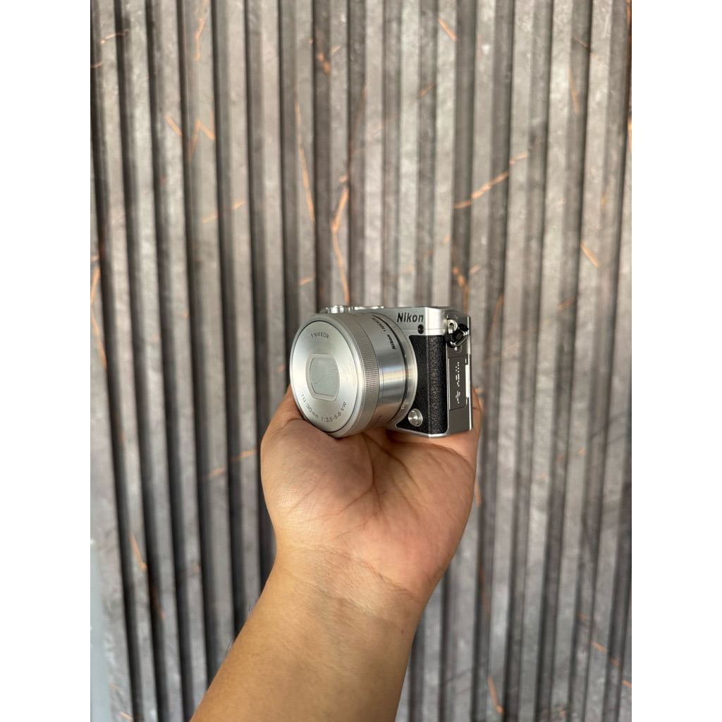 [KAMERA MIRRORLESS] NIKON 1 J5 SILVER MULUS SECOND BERGARANSI ORIGINAL