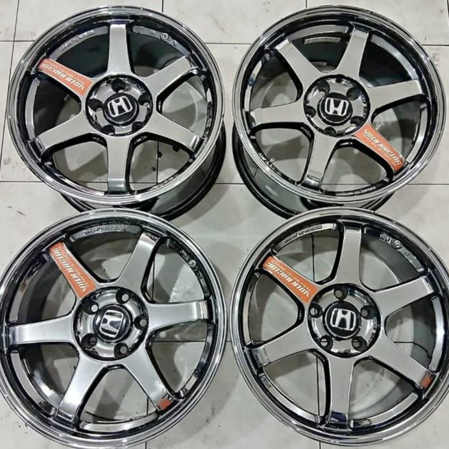 Velg black chrome VOLK RAYS TE37 Ring 17 baut 5x114 lebar 8 ET40