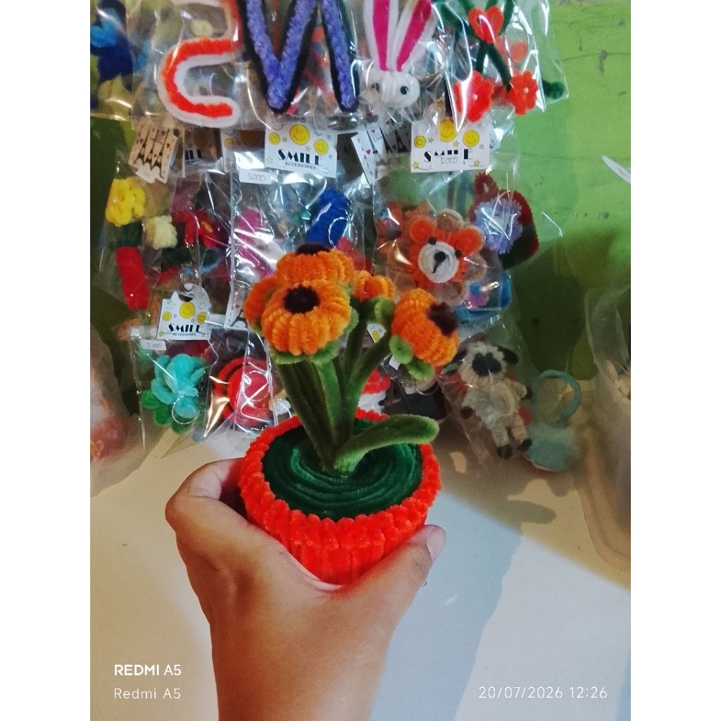 Pot Bunga Kawat Bulu Handmade Model Kodok Matahari Mawar Merah Bunga Pot Putih