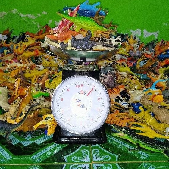MAINAN HEWAN KARET KILOAN PRELOVED