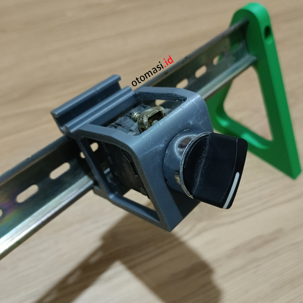 Mounting Adapter DIN Rail untuk Push Button Switch atau Pilot Lamp diameter lubang cutout 25mm (buka