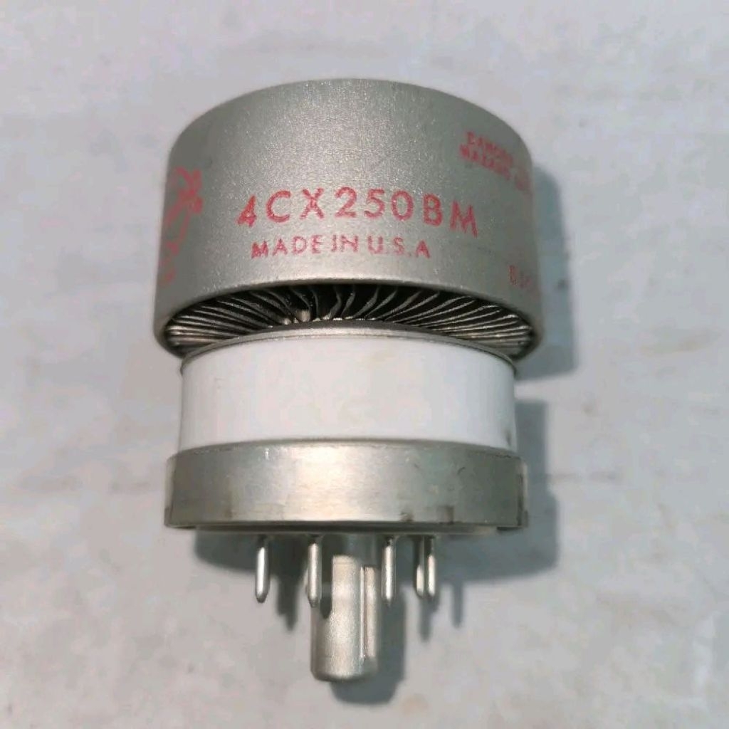 Tube 4CX250B brand EIMAC like new,tabung