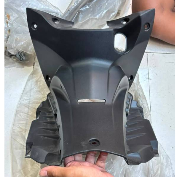 Cover legshield / cover main pipe / cover dek tengah Honda Blade Lama Karburator dengan kode part 64
