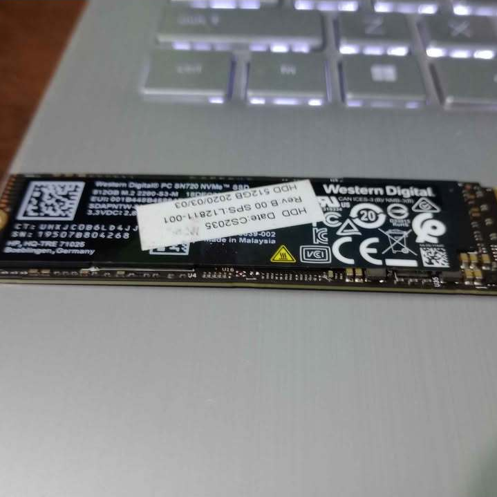 ssd nvme 512gb ori copotan merk WD sn720 kondisi bagus normal