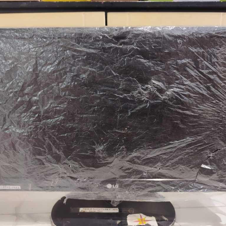 Monitor LG 19 Inch LED, Normal bekas pemakaian pribadi, lengkap kabel