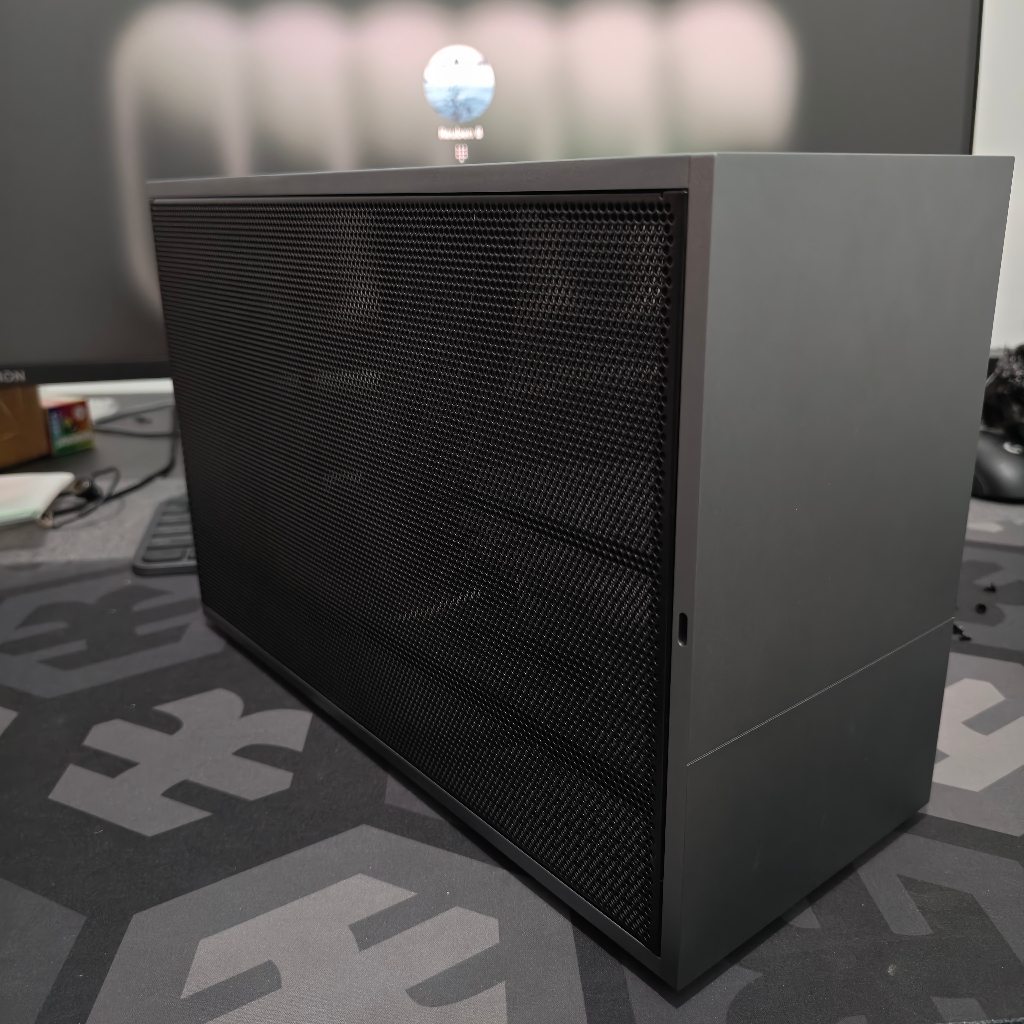 Formd T1 Gunmetal Color Sudah DI Build Pemakaian Kurang Dari 1 Bulan ITX Case 9.99L