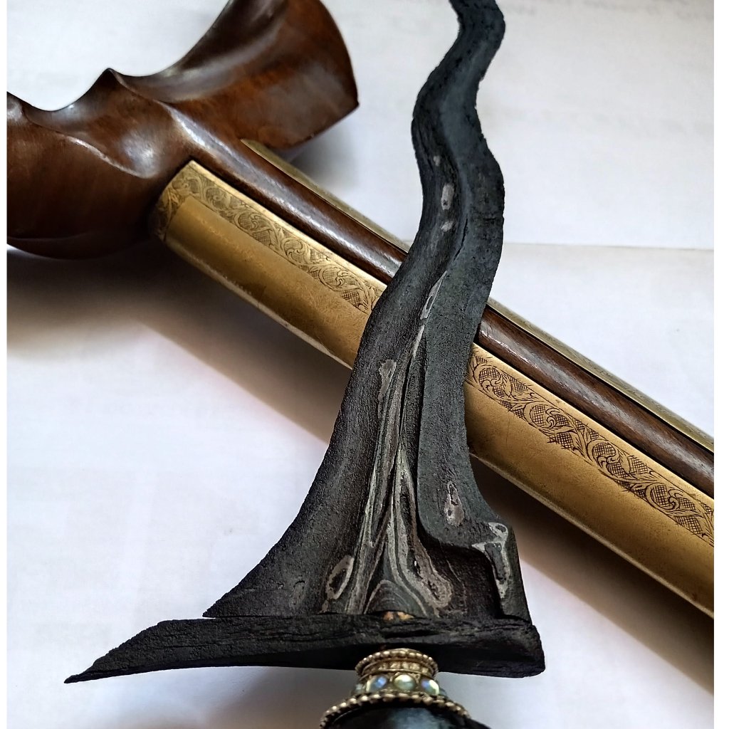 Keris Sepuh Kidang Mas Pamor Ceprit Tangguh MAJAPAHIT Warangka Ladrang Solo Kayu Iras