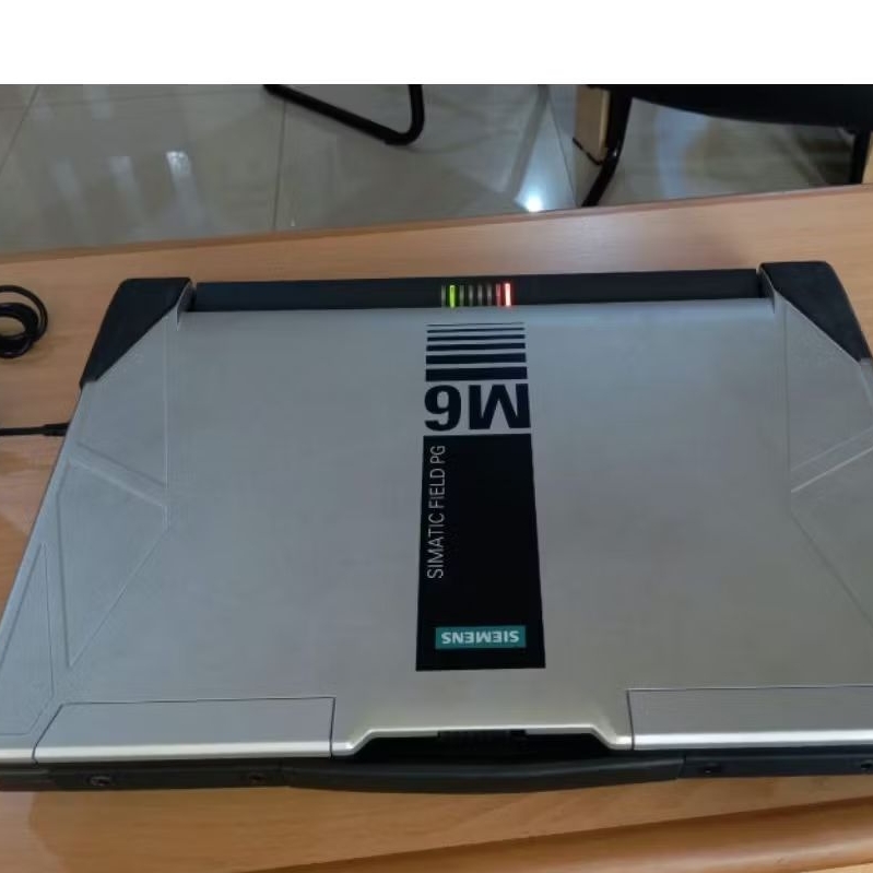 Laptop workstation ( Simatic field PG M6 Siemens )
