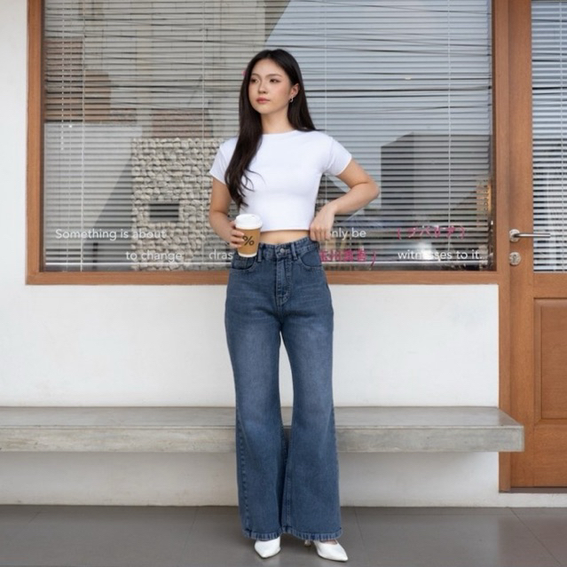 BERME - EASY FLARE JEANS | Bawahan Wanita | Jeans Wanita