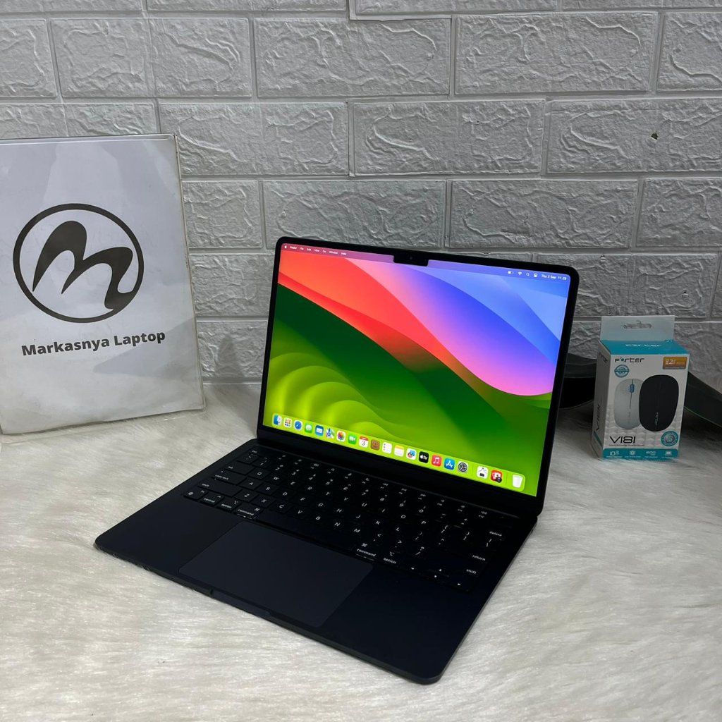 Macbook Air 2022 Apple M2 Chip RAM 8 GB SSD 512 GB