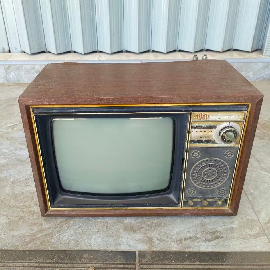 tv antik kayu jadul vintage