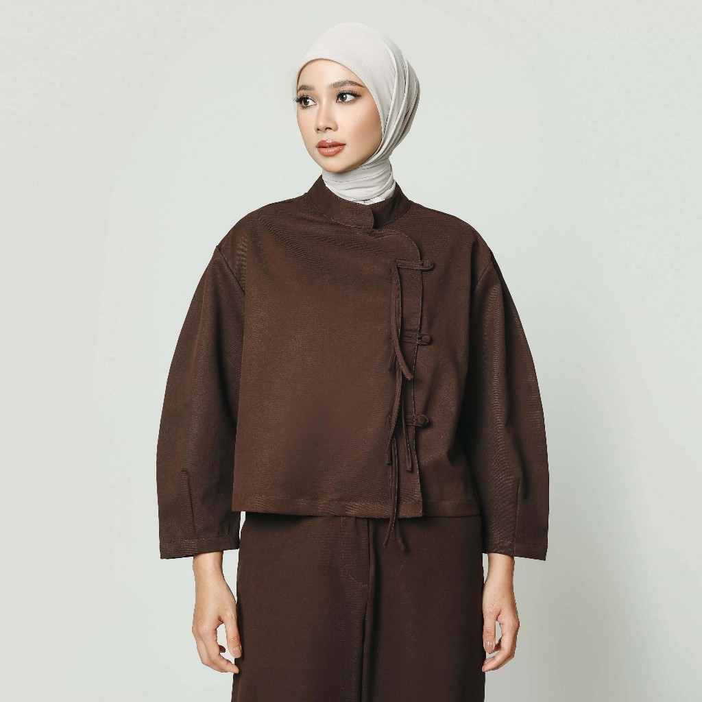 Mayoutfit x Sindy Mutmaina Merva Outer | Outer Blazer Wanita Cheongsam Modern Barrel Sleeve Kancing 