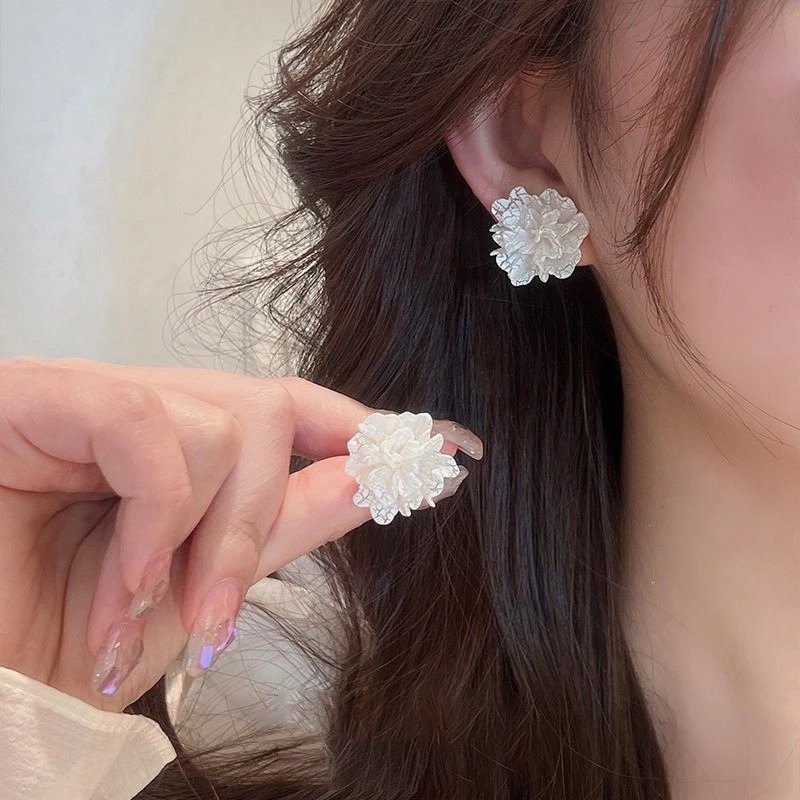 Anting Bunga Putih Anting Wanita Tusuk Bunga / Anting Bunga Putih