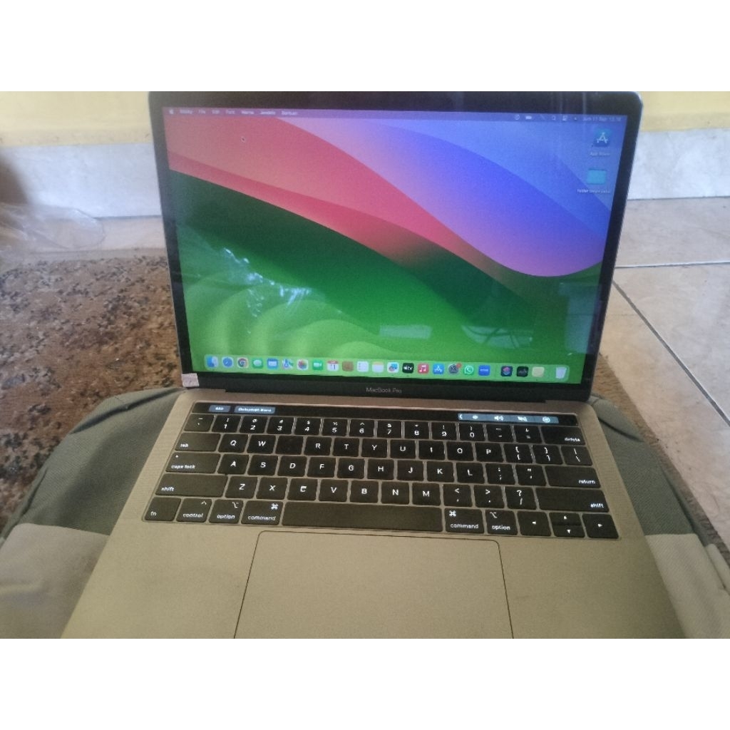 MacbookPro 2018 I7 13 inch RAM 16 SSD 512