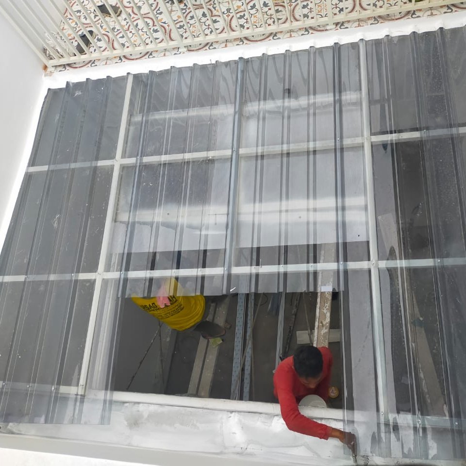 Kanopi Spandek Transparan Modern untuk Teras Rumah