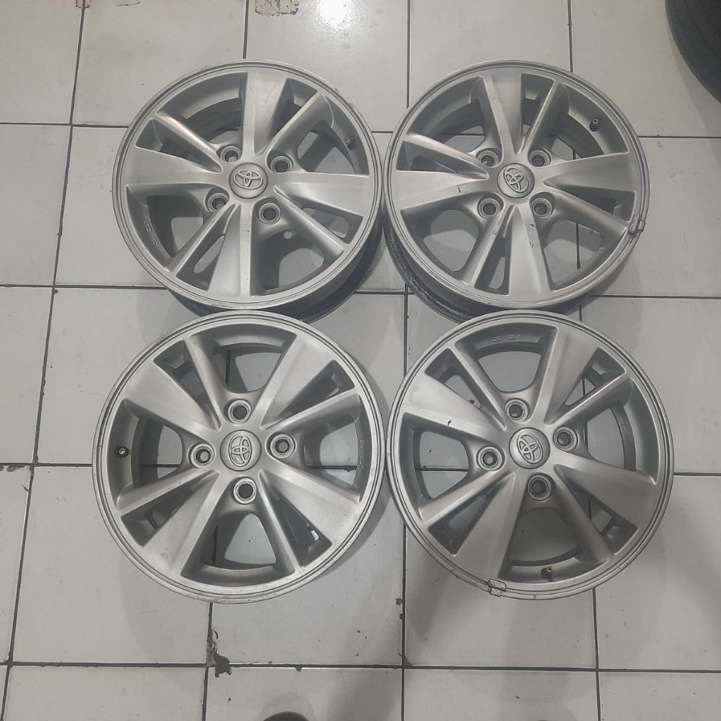 DIJUAL VELG SECOND COPOTAN AVANZA VELOZ RING 15X6,5 PCD 4X114