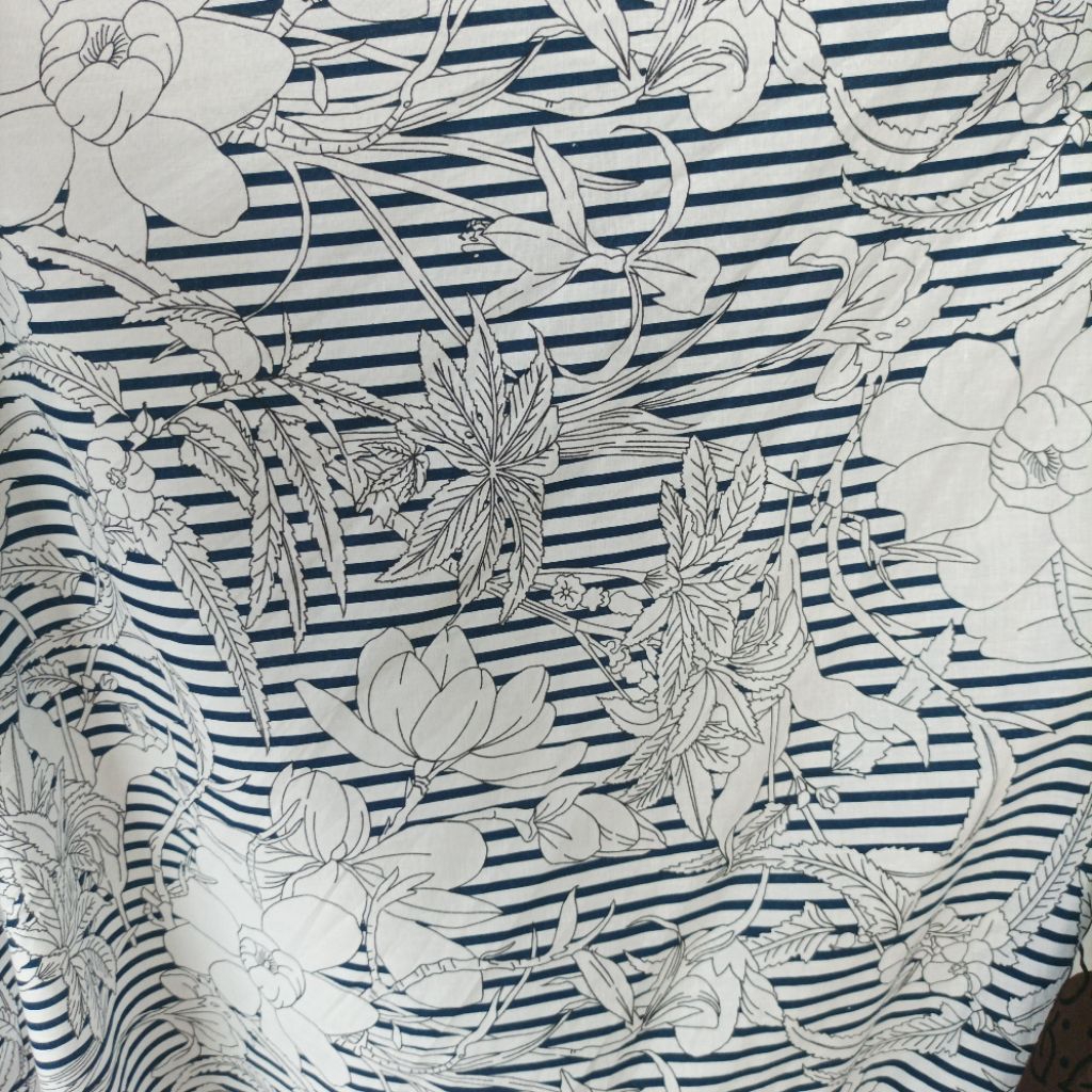Kain Katun Motif Garis Bunga Hitam Putih – Bahan Jahit Dress, Kemeja, Blouse, DIY Craft (Harga Kain 