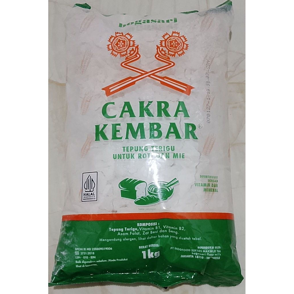 

1kg tepung terigu Cakra kembar bogasari
