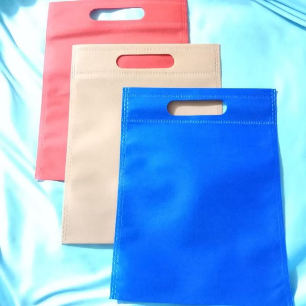 

[20 &10 PCS] TAS SPUNBOND TANPA SABLON TIPE OVAL / PLONG 20*25 CM 25 X 20 CM GROSIR MURAH GOODIE BAG GOODIEBAG/ TAS SPUNBOND TALI / TAS WEDDING / TAS UNDANGAN / TAS UNDANGAN SPUNBOND / TAS SPUNBOND SABLON /TAS SOUVENIR / TAS SOUVENIR MURAH POLOS