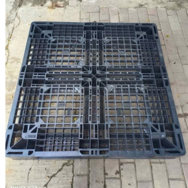 

palet plastik ukuran 110x110x15 cm