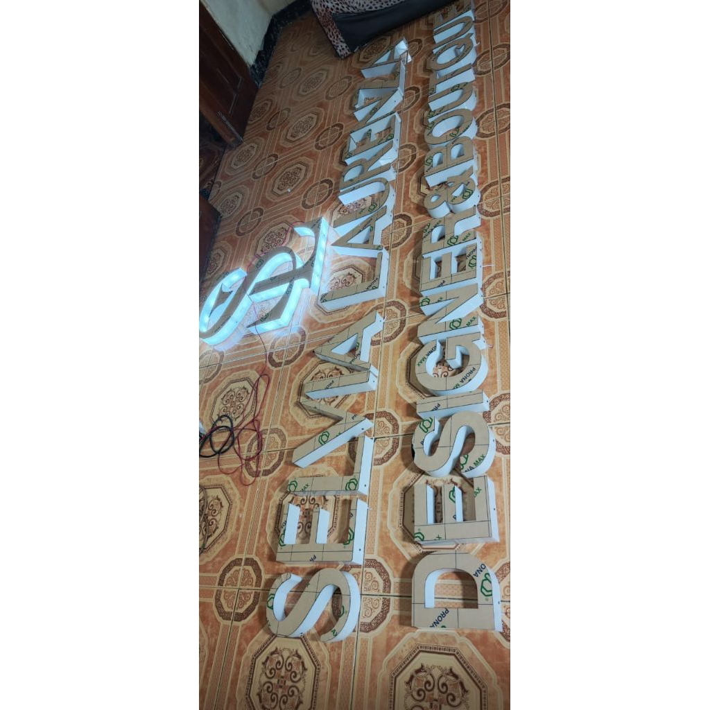 Huruf Timbul Akrilik Lampu 3D  Ketebaln 5 cm