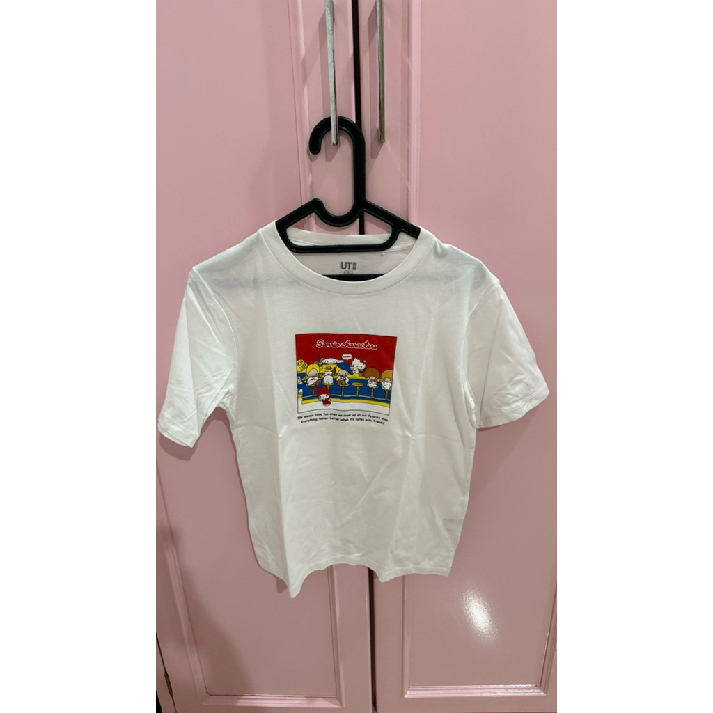 Kaos Uniqlo Sanrio Size S PRELOVED