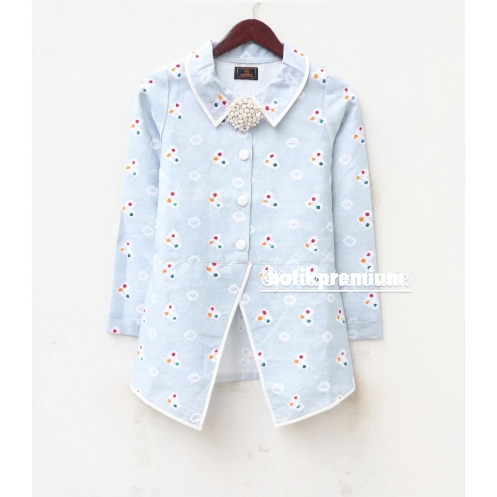 Atasan Blus batik katun wanita biru muda jumputan |  Tunik batik kerja wanita fashion by batik jawa