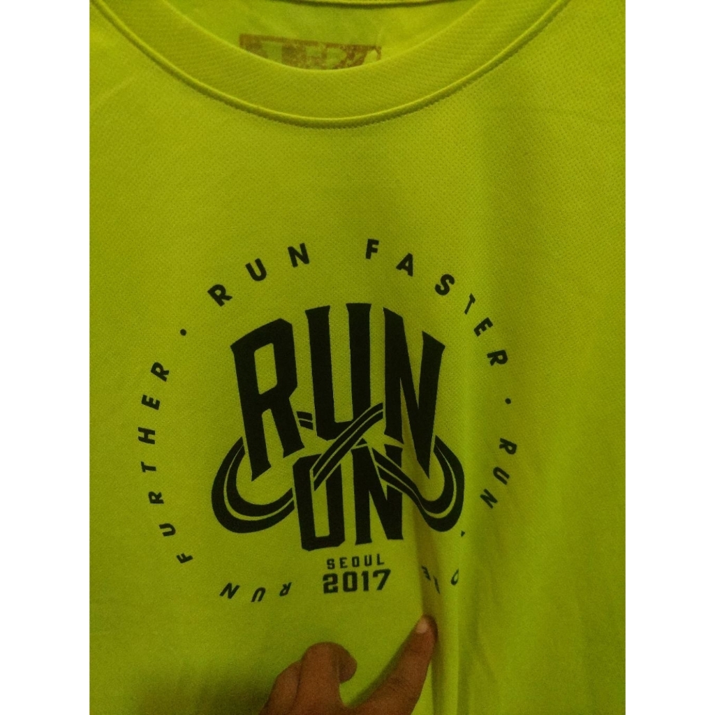 Kaos T-shirt bahan dry fit NB running marathon event preloved
