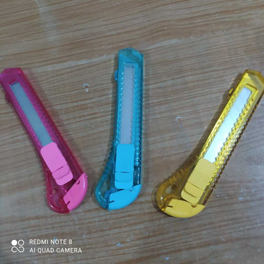 

Cutter Ukuran Besar Transparan