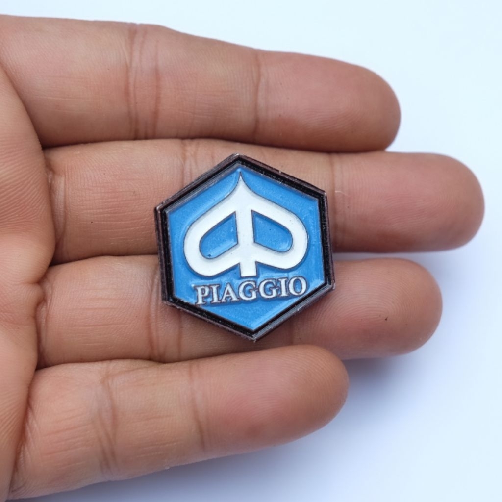 Enamel Pin Vespa Chung