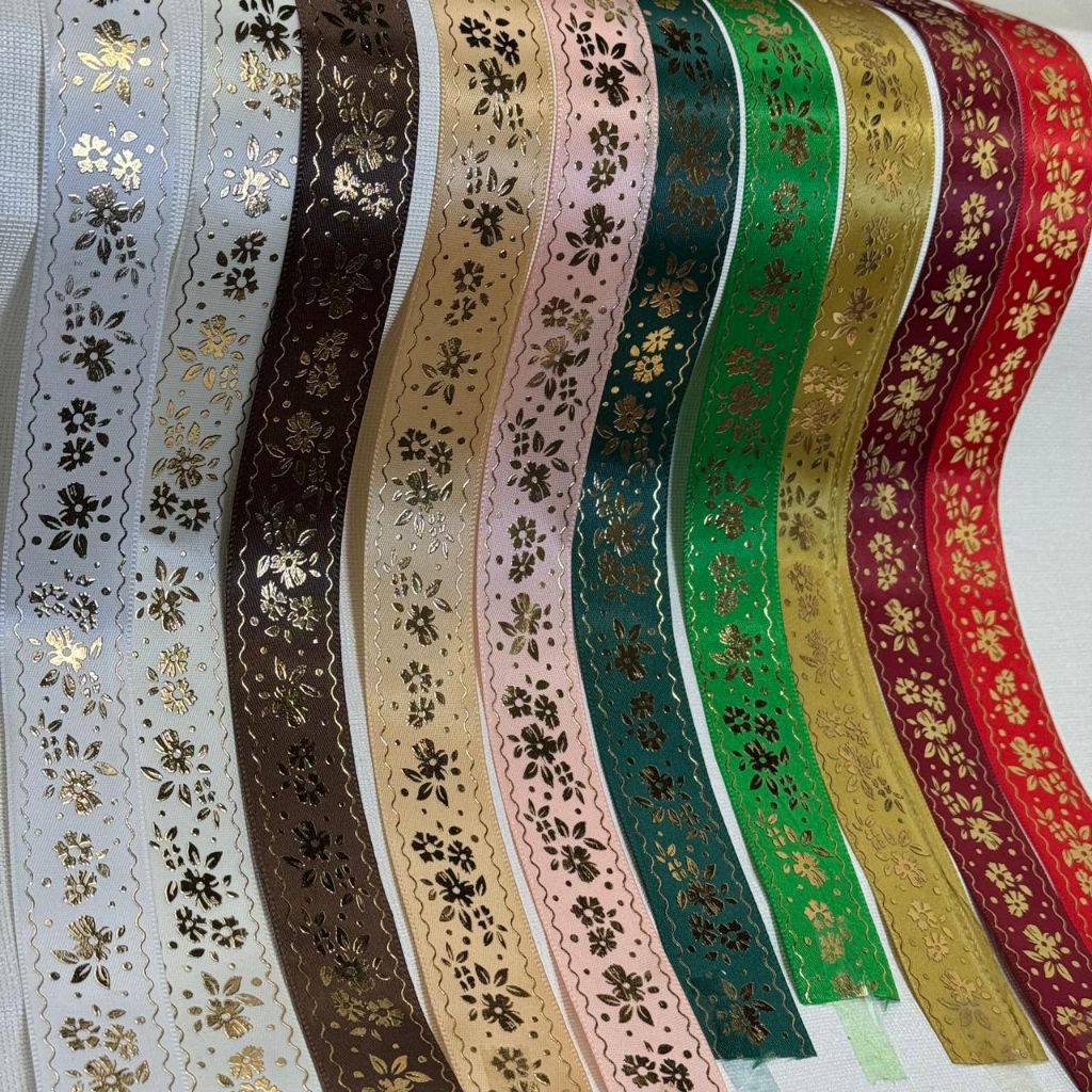 

1 Yard - Pita Motif Bunga