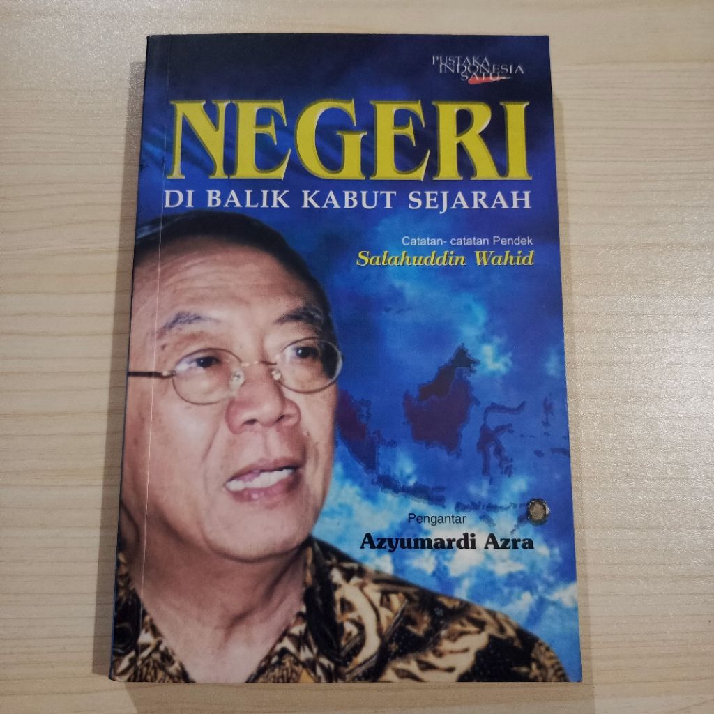 Negeri Di Balik Kabut Sejarah: Catatan-catatan Pendek Salahuddin Wahid by Azyumardi Azra
