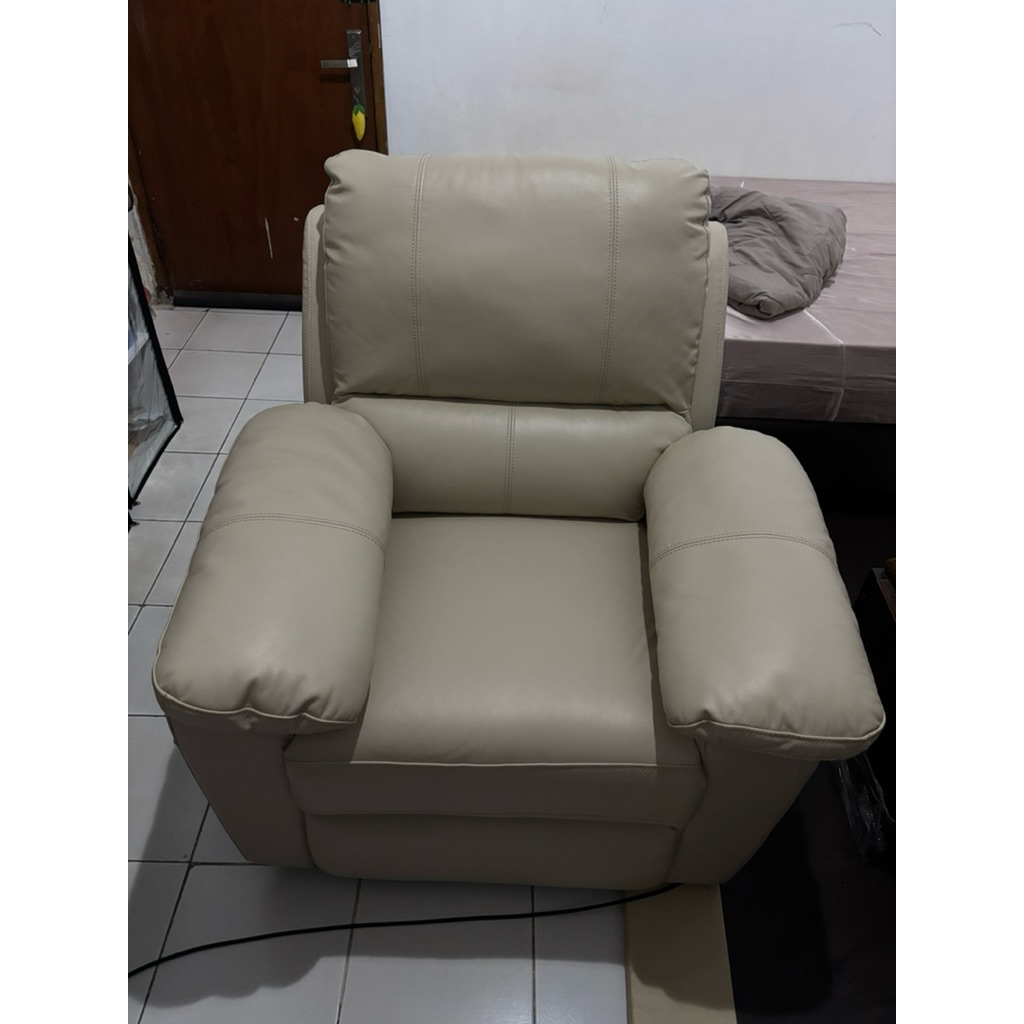 Sofa recliner cheers mc belle 1 seater kulit genuine leather bekas preloved
