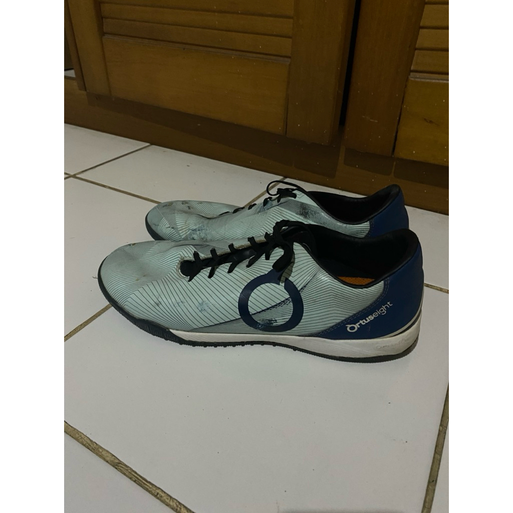 Sepatu futsal ortuseight prodigy