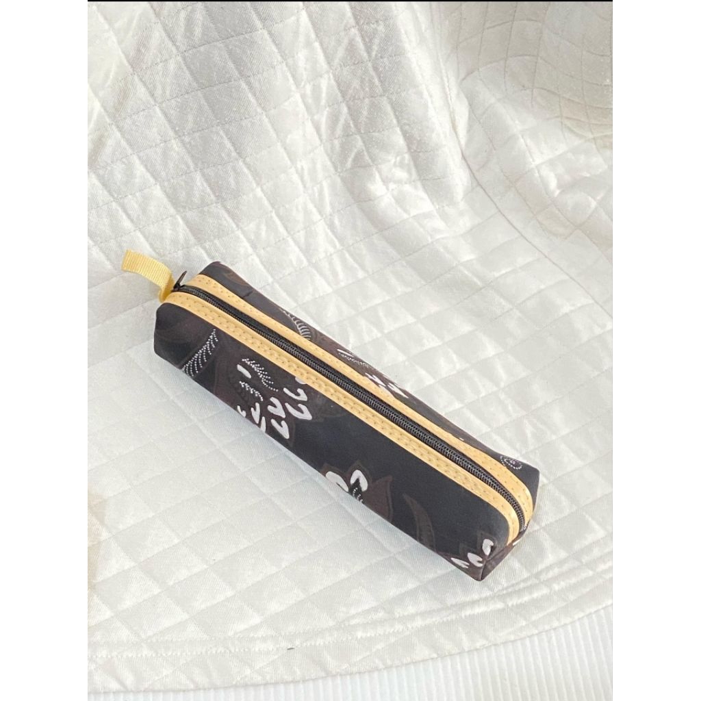 

TEMPAT PENSIL CORAK BATIK