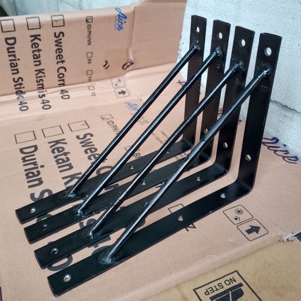 besi Siku rak dinding besi ukuran 20x15 cm