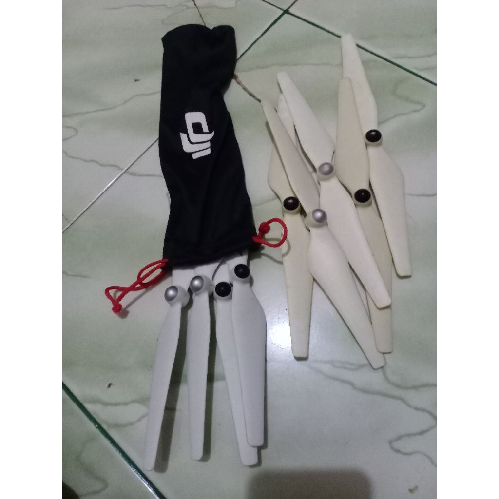 Propeller phantom 3 ada 8 pcs masih baru dan bekas ambil borongan