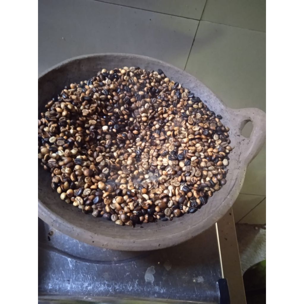 

kopi murni khas madiun sudah matang tinggal giling atau blender