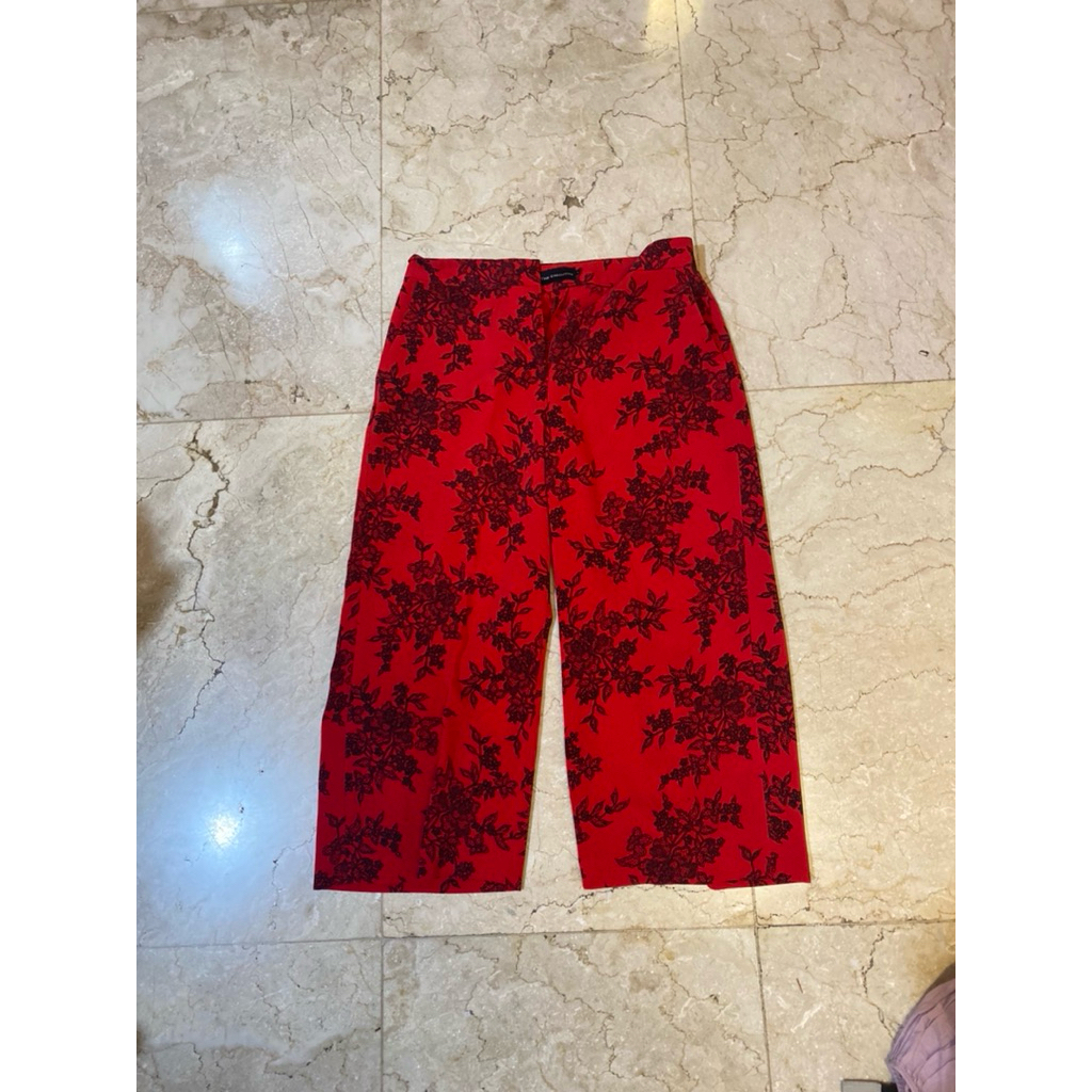 RED PANTS THE EXECUTIVE SIZE M