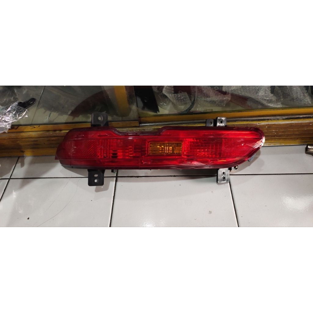 lampu bemper belakang Wuling Cortez