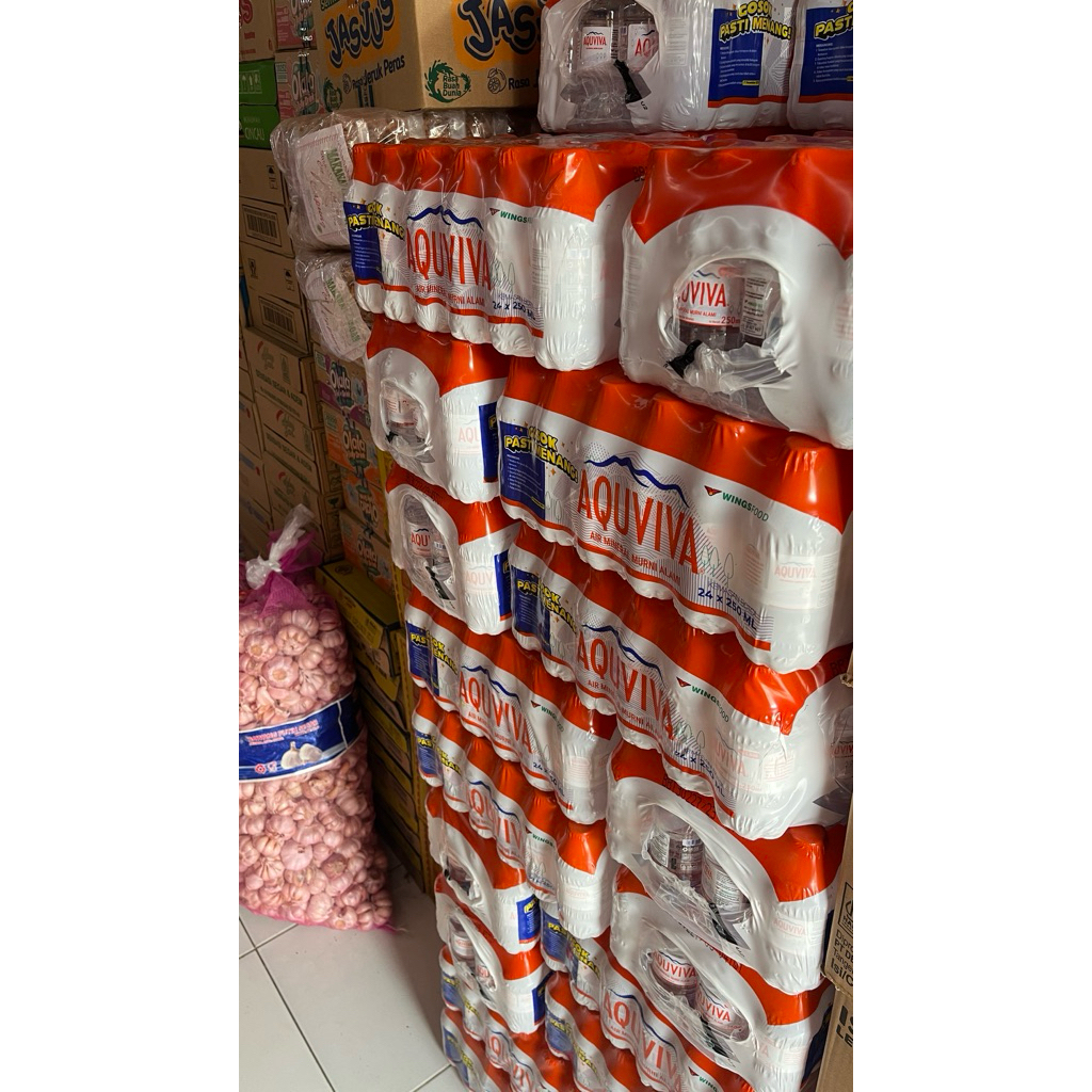 

AQUVIVA botol air mineral 250ml