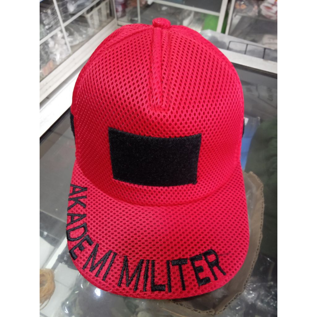 Topi Akademi Militer