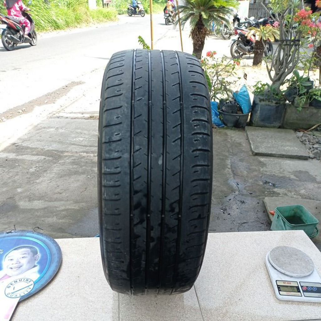 ban dunlop 215 / 55 R17 sp sport maxx 050