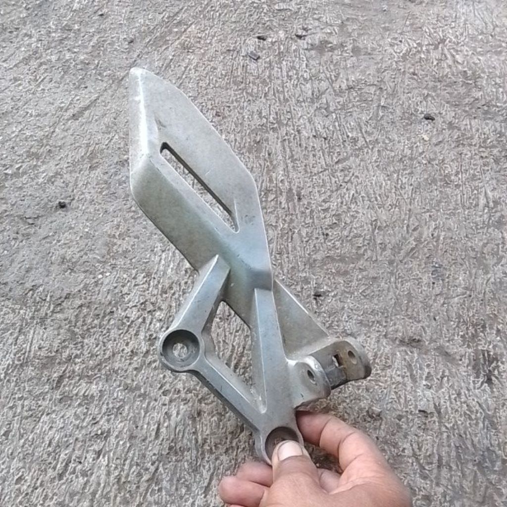 STEP POSTEP FOOSTSTEP KIRI HONDA NEW CB150R CB 150R ORIGINAL