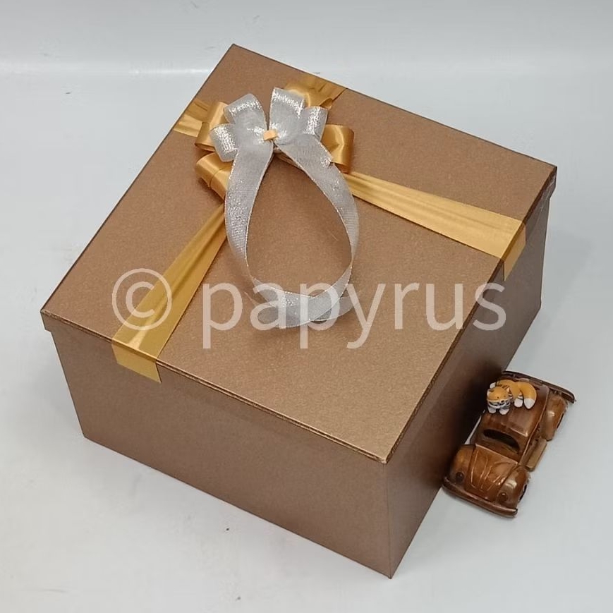 

PAPYRUS 30x30 Tinggi 20cm Kotak Kado Gift Box Hardbox Hampers Hadiah V1